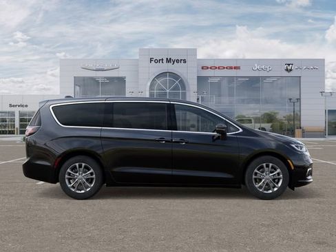 New 2026 Chrysler Pacifica Select FWD image 21