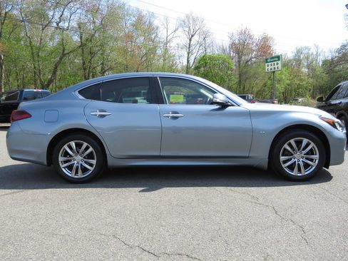 Used 2016 INFINITI Q70 3.7 w/ Deluxe Touring Package AWD/4WD image 4