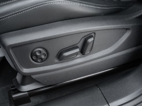 Certified 2024 Audi SQ5 Premium Plus image 23