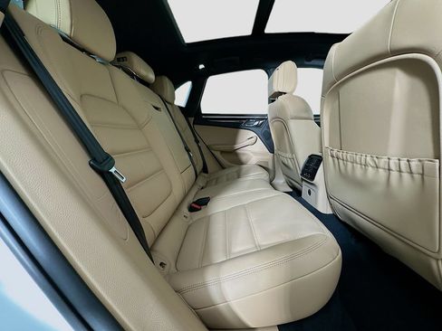 Certified 2026 Porsche Macan AWD/4WD image 29