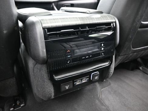 Used 2023 Jeep Wagoneer L Series III w/ Premium Group I AWD/4WD image 29