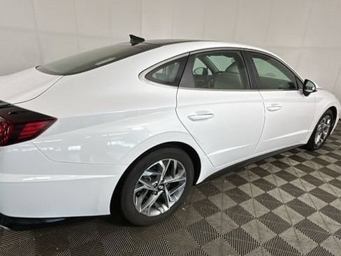 Used 2023 Hyundai Sonata SEL w/ Convenience Package FWD image 2