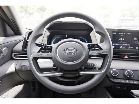 Used 2025 Hyundai Elantra SE FWD image 16