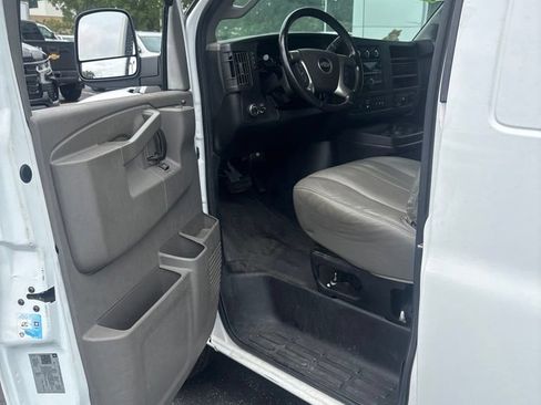 Used 2018 Chevrolet Express 3500 Extended w/ Driver Convenience Package RWD image 21