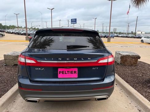 Used 2017 Lincoln MKX Reserve w/ Luxury Package FWD image 21