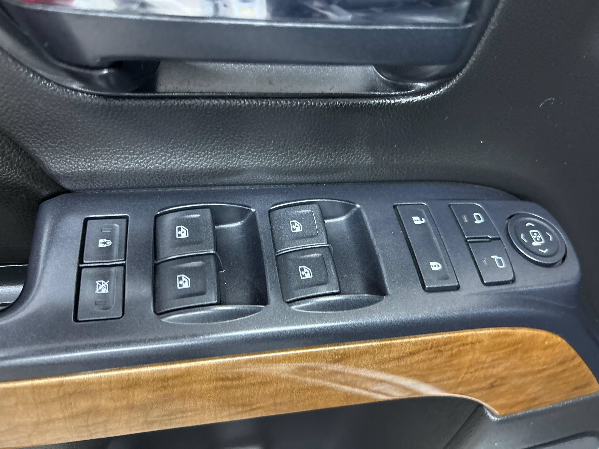 Used 2015 Chevrolet Silverado 2500 LTZ AWD/4WD image 10
