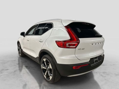 Used 2022 Volvo XC40 T5 Momentum AWD/4WD image 3