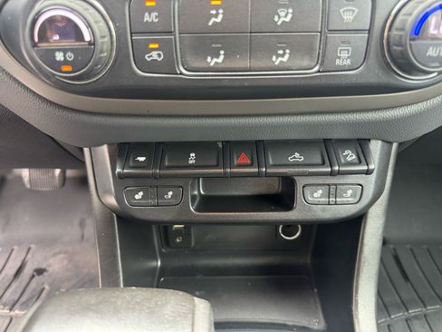 Used 2017 Chevrolet Colorado Z71 AWD/4WD image 34