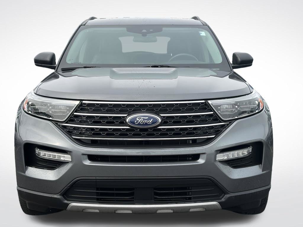 Used 2023 Ford Explorer XLT w/ Equipment Group 202A AWD/4WD image 3