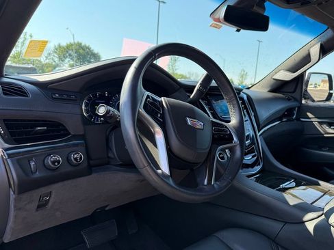Used 2019 Cadillac Escalade Platinum AWD/4WD image 11