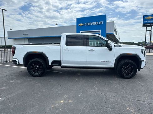 Used 2025 GMC Sierra 2500 AT4 w/ AT4 Premium Plus Package AWD/4WD image 5
