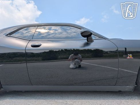 Used 2016 Dodge Challenger R/T Scat Pack w/ Leather Interior Group image 35