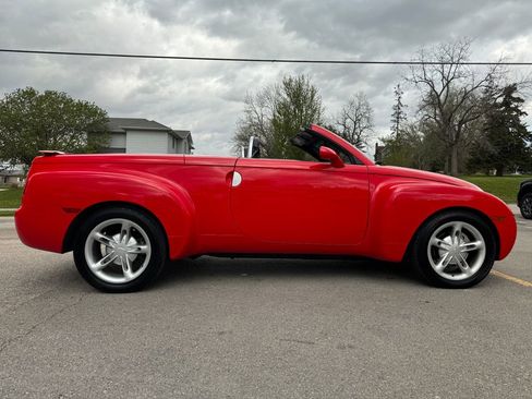 Used 2003 Chevrolet SSR RWD image 5