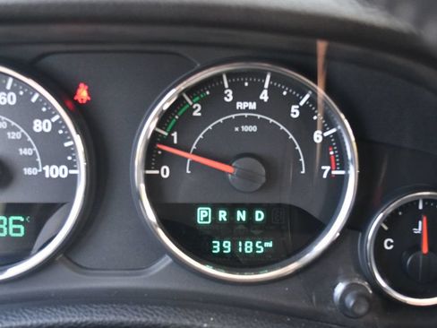 Used 2016 Jeep Wrangler Unlimited Rubicon w/ Connectivity Group AWD/4WD image 57