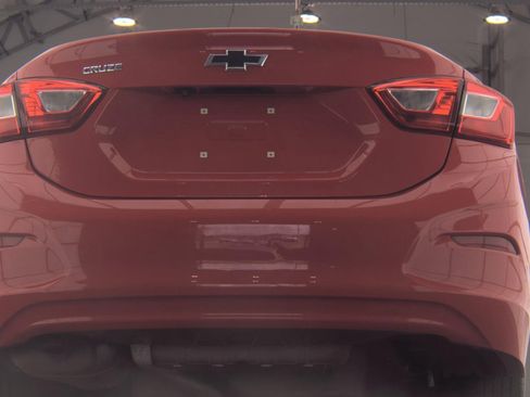 Used 2018 Chevrolet Cruze LS FWD image 4