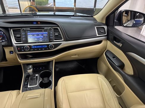 Used 2015 Toyota Highlander XLE image 48