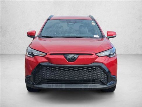 Used 2024 Toyota Corolla Cross SE image 2