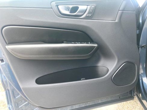 Used 2019 Volvo XC60 T5 Momentum w/ Premium Package image 11