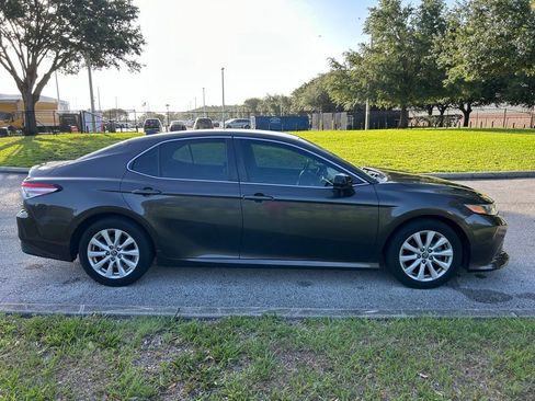 Used 2020 Toyota Camry LE FWD image 7