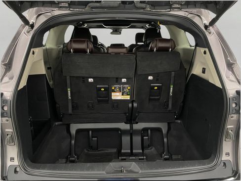 Used 2022 Toyota Sienna Platinum AWD/4WD image 7