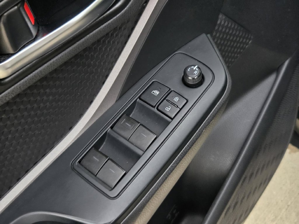 Used 2021 Toyota C-HR LE FWD image 16