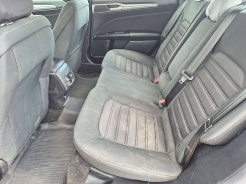Used 2020 Ford Fusion SE FWD image 25