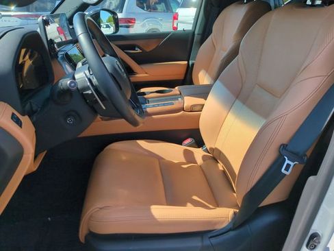 Used 2024 Lexus LX 600 4WD w/ Appearance Package image 11