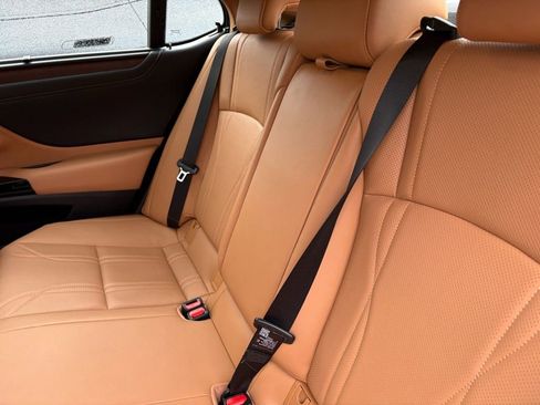Used 2023 Lexus ES 300h Ultra Luxury image 7