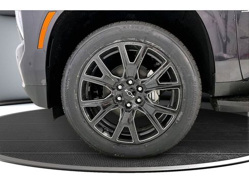 New 2026 Chevrolet Suburban LS image 13