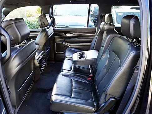 Used 2023 Jeep Wagoneer 2WD image 21