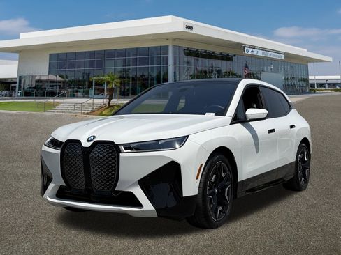 Used 2025 BMW iX M60 image 6