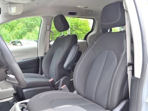 Used 2023 Chrysler Voyager LX FWD image 18