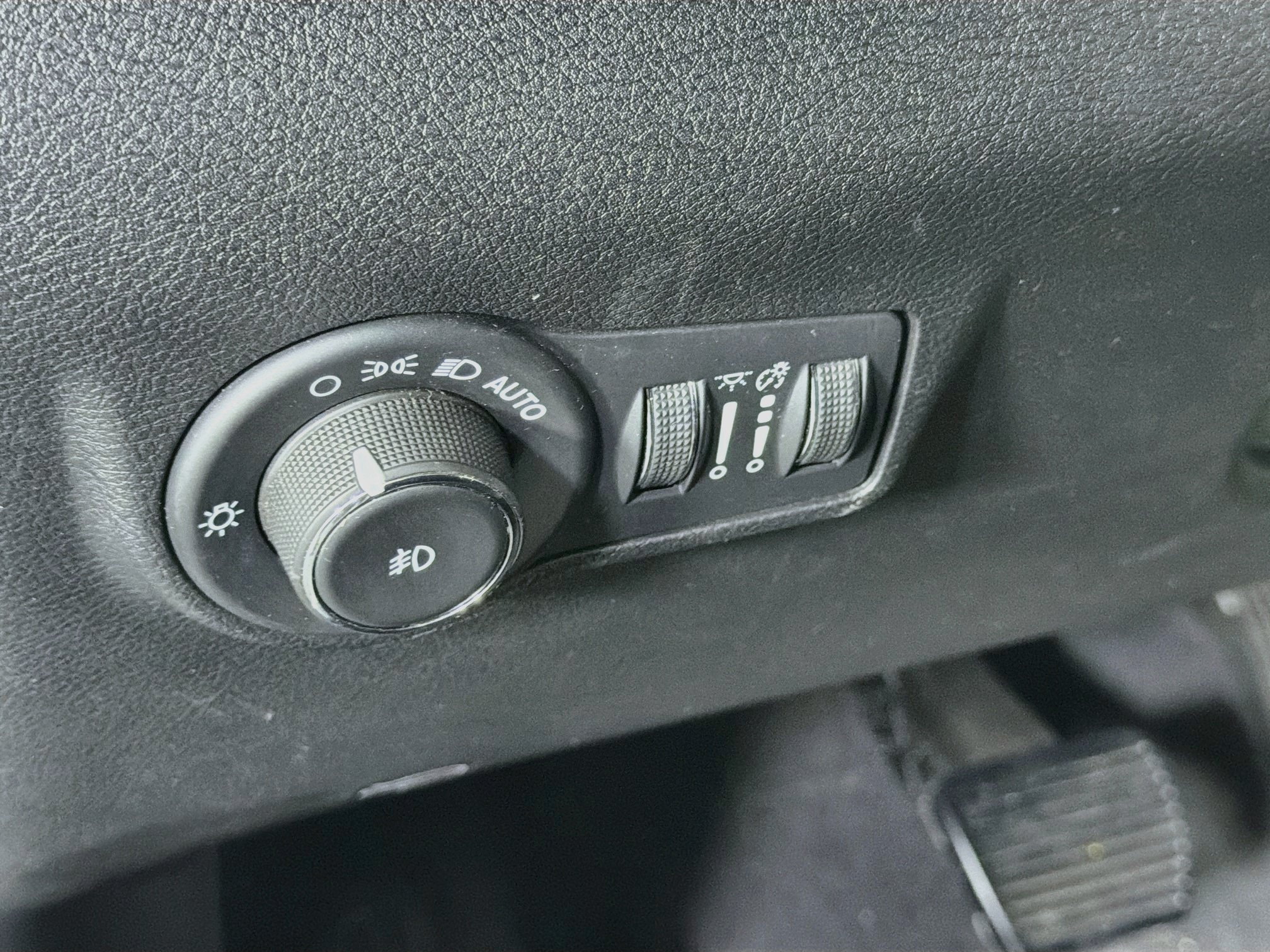 Used 2025 Jeep Compass Trailhawk AWD/4WD image 17