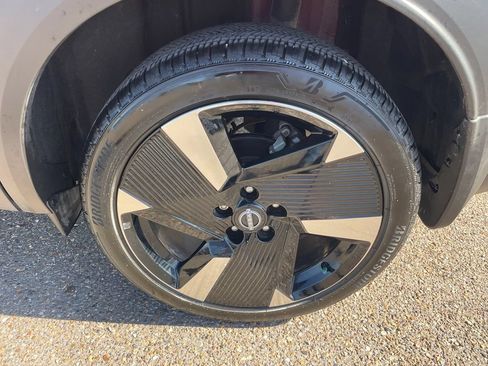 Certified 2025 Nissan Kicks SR FWD image 17