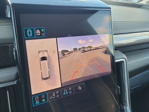 Used 2025 GMC Yukon XL Elevation image 11