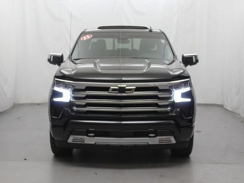 Used 2025 Chevrolet Silverado 1500 High Country w/ High Country Premium Package AWD/4WD image 4