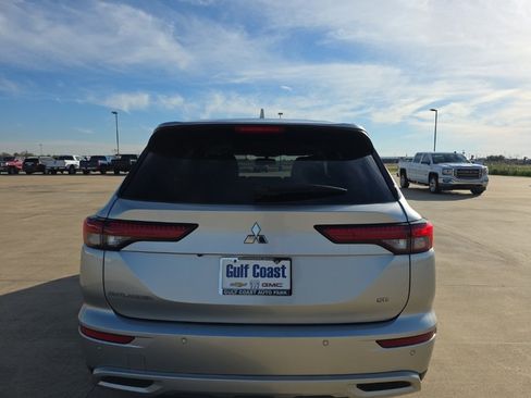 Used 2022 Mitsubishi Outlander SE image 7