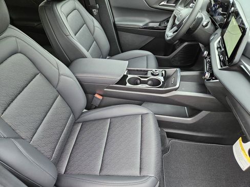 New 2026 Chevrolet Equinox LT w/ Convenience Package II FWD image 16