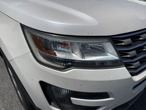 Used 2016 Ford Explorer XLT w/ Equipment Group 201A AWD/4WD image 10