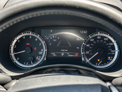 Used 2024 Toyota Highlander XLE FWD image 21