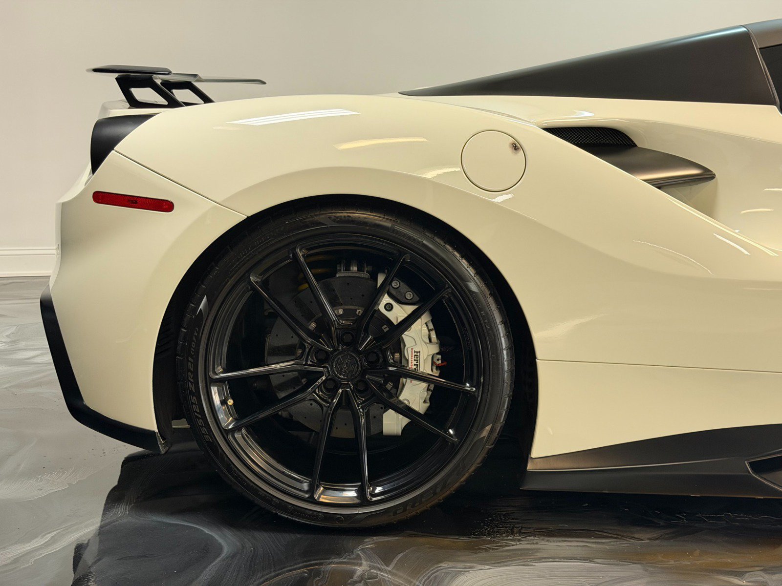 Used 2018 Ferrari 488 Spider RWD image 6