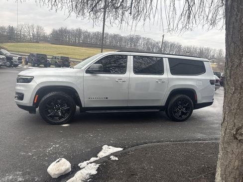 Used 2024 Jeep Wagoneer L Series II image 7