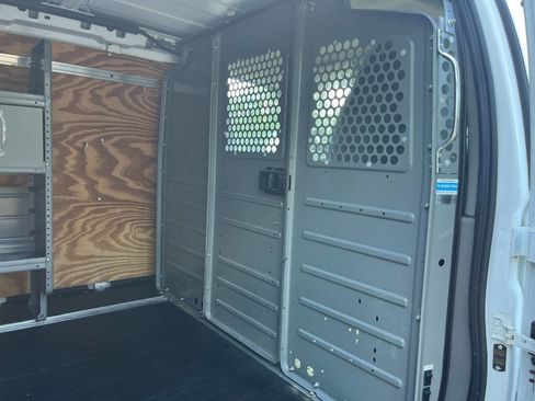 Used 2013 Chevrolet Express 3500 Extended image 21