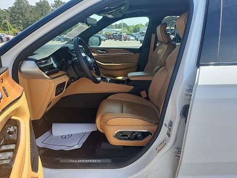 Used 2025 Jeep Grand Cherokee L Summit AWD/4WD image 21