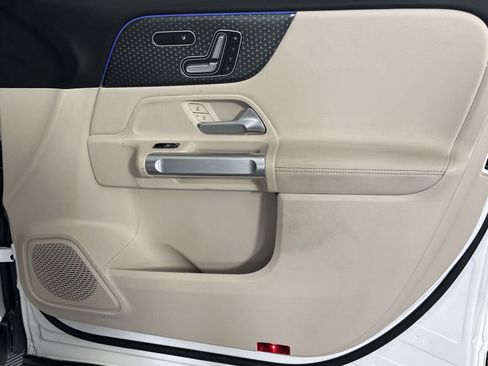 Used 2025 Mercedes-Benz GLB 250 image 30