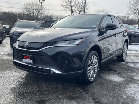 Used 2023 Toyota Venza Limited image 1