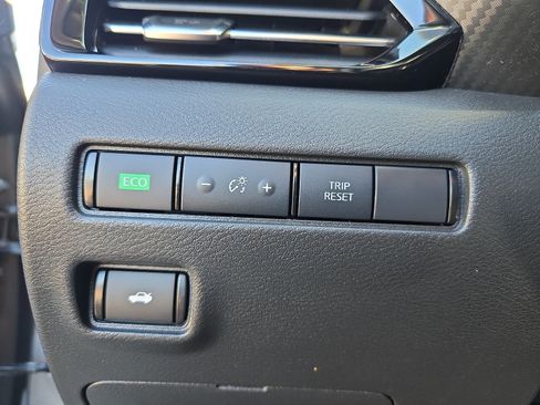 Used 2020 Nissan Sentra SV FWD image 22