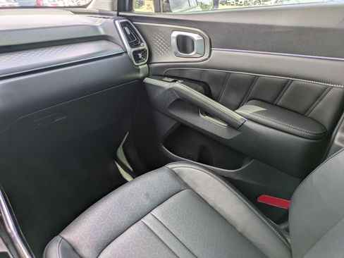 Certified 2022 Kia Sorento SX FWD image 19