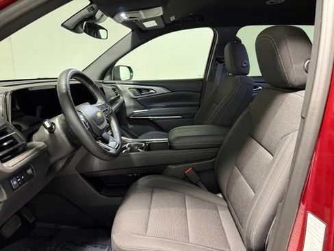 Used 2026 Chevrolet Traverse LT FWD image 13