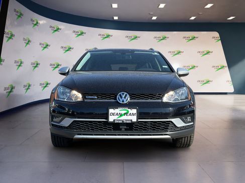 Used 2017 Volkswagen Golf Alltrack SEL image 2